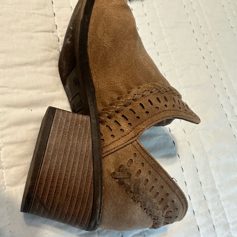 Ankle boots wear like 3 times